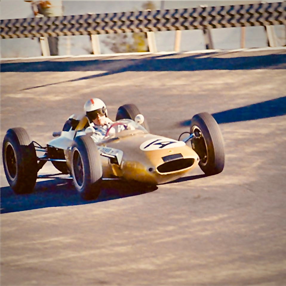 Toy racing car